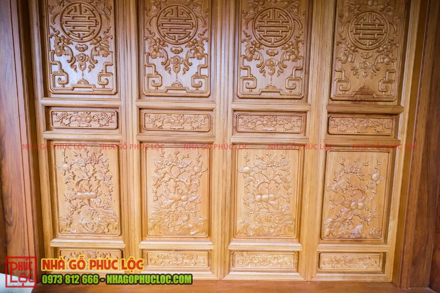 Hàng cửa bức bàn bằng gỗ gõ đục chạm tinh tế 