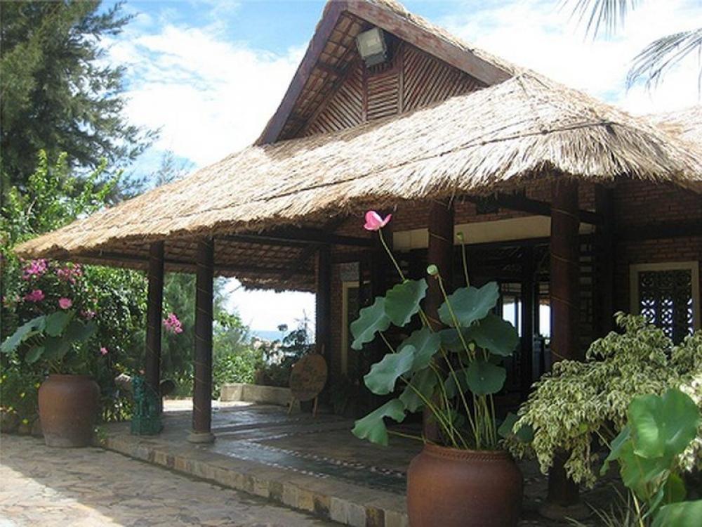 Mái nhà cổ lợp lá dừa nước