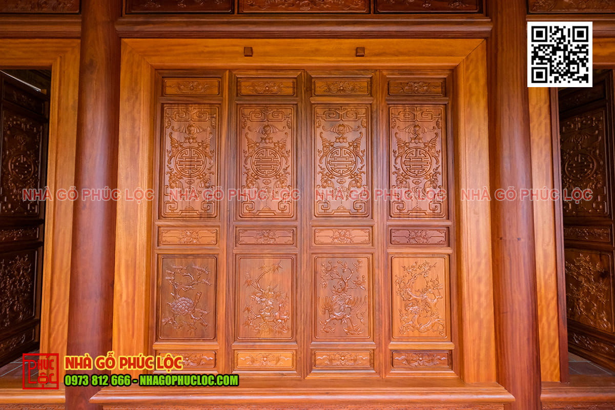 Cửa bức bàn pano đặc trong nhà gỗ